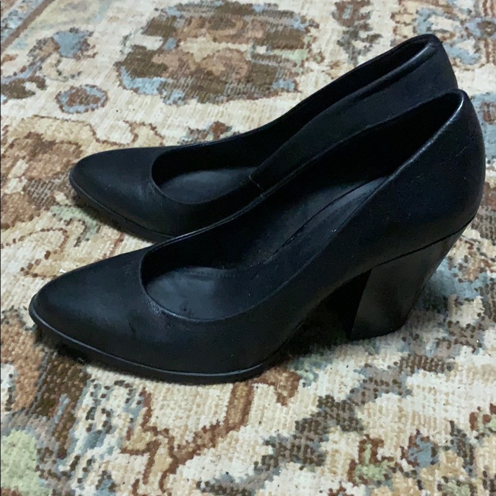 Reaction Kenneth Cole Chic black heels